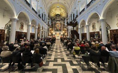 Herdenkingsviering voor de overleden vrienden van de straat van Kamiano